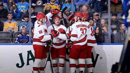 Carolina Hurricanes eliminan a Blues y apuntan al Trono Presidencial