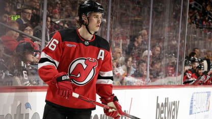 New Jersey Devils Jack Hughes missar resten av säsongen