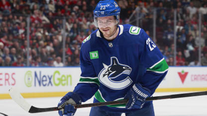 Vancouver Canucks center Elias Lindholm närmar sig comeback