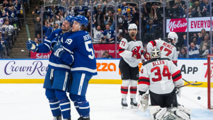 Matthews acaricia los 70 goles, pero los Devils imponen su ley